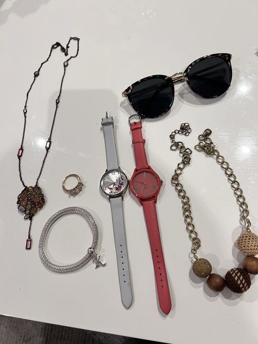 Zegarki 2 sztuki okulary sloneczne oraz biżuteria zestaw AVON