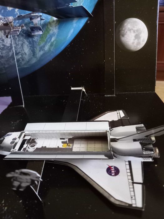 Niezwykły kosmos Wyprawa do planet i dalej Odkrywca 3D