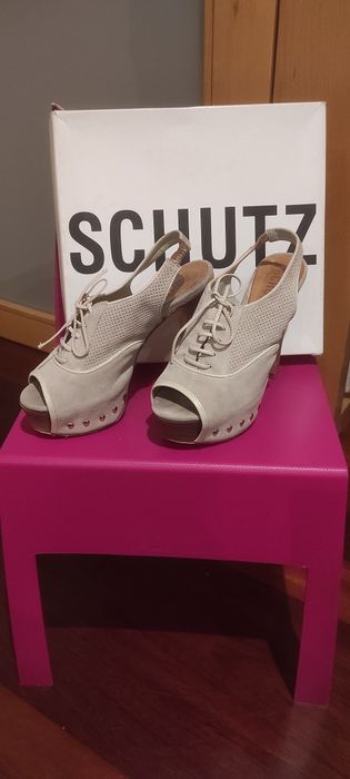 Sapato salto Schutz