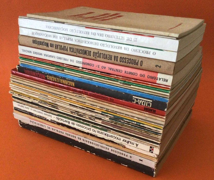 Moçambique & FRELIMO - Lote de 34 Livros de SAMORA MACHEL - Raros