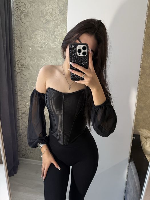 вишуканий корсет з рукавами