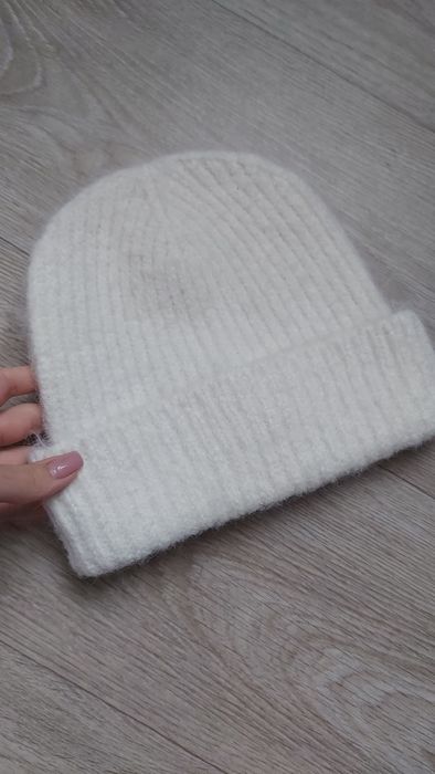 Продам жіночу білу шапку нова