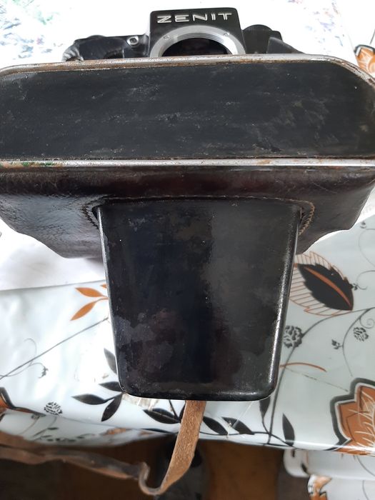 Фотопарат ZENIT TTL без об'єктива в шкіряному футлярі