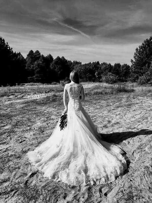 suknia ślubna z długim trenem S koronkowa