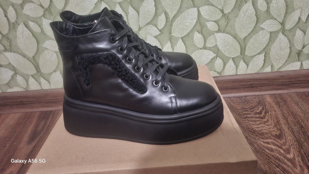 Шкіряне взуття жіноче зимове