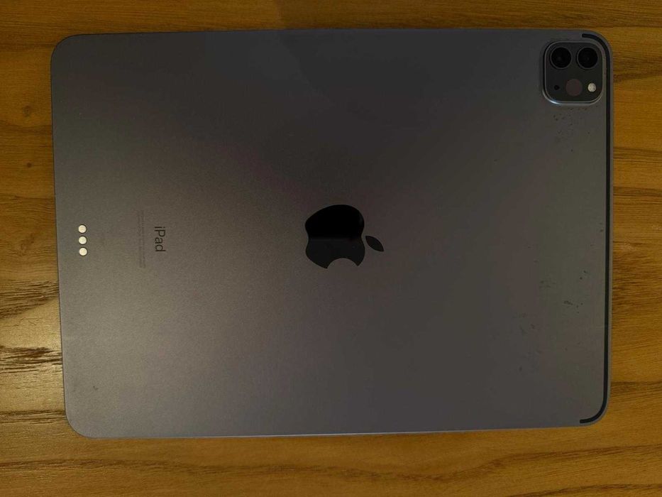 iPad Pro 11” 256GB + Apple Pencil + Teclado – Excelente estado – Pronto para uso profissional ou estudantil