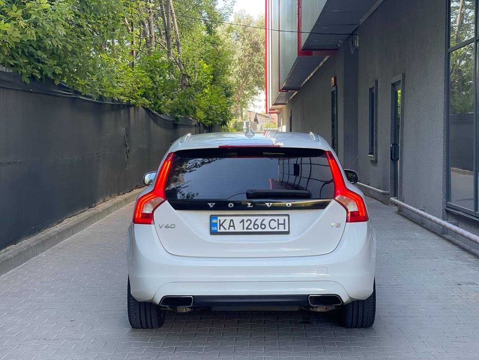 Volvo V60 2.0 бензин