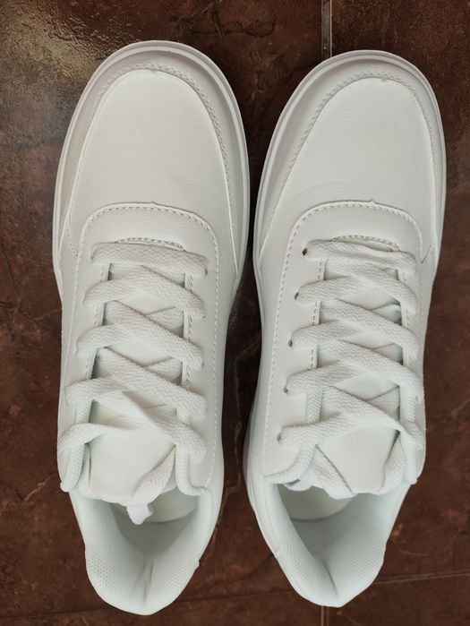 Жіночі кросівки 38 розмір (устілка 25 см.)