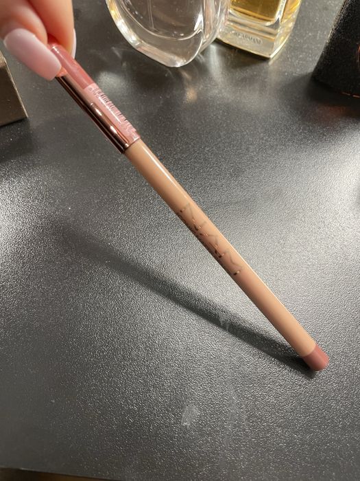 Konturówka do ust NAM