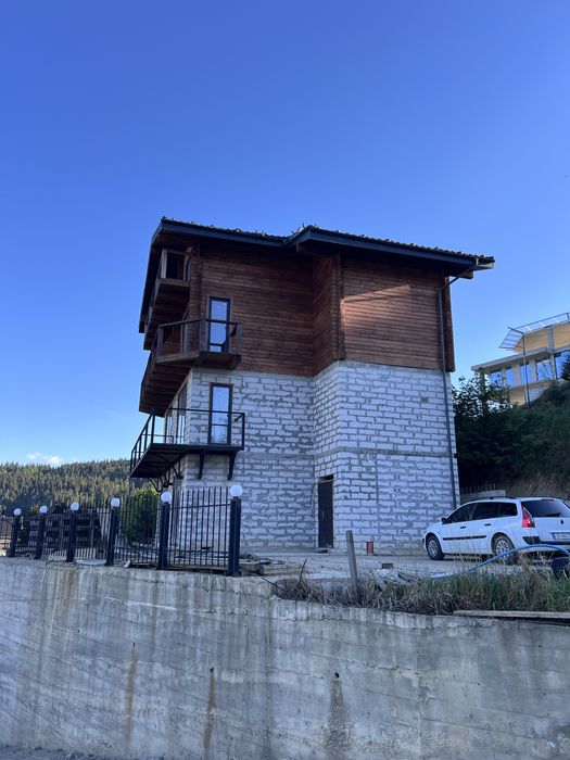 Продається готель 320 м2 та 10 сотих є 15 квт та скважена ціна - 395 000$