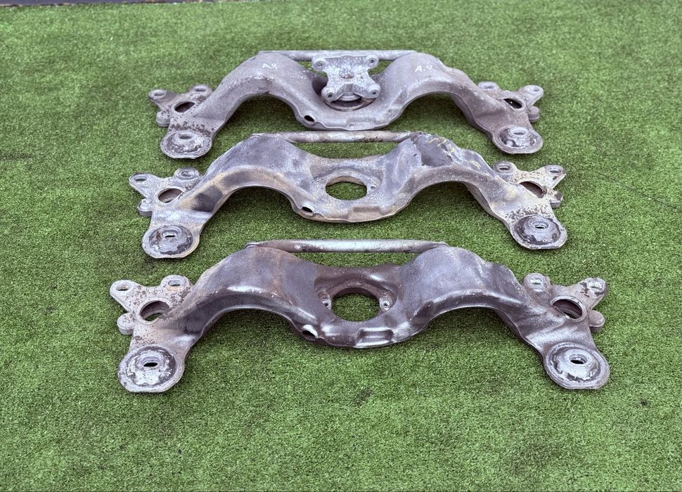 Кронштей КПП лапа опора Ауді А4 Б6 7 траверса Audi A4 B6 7 розборка