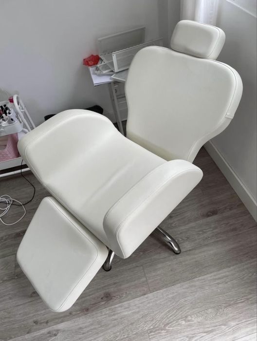 Cadeira estetica em otimo estado reclinavel