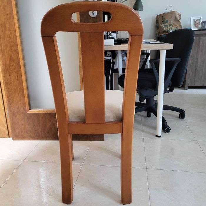 6 cadeiras em madeira