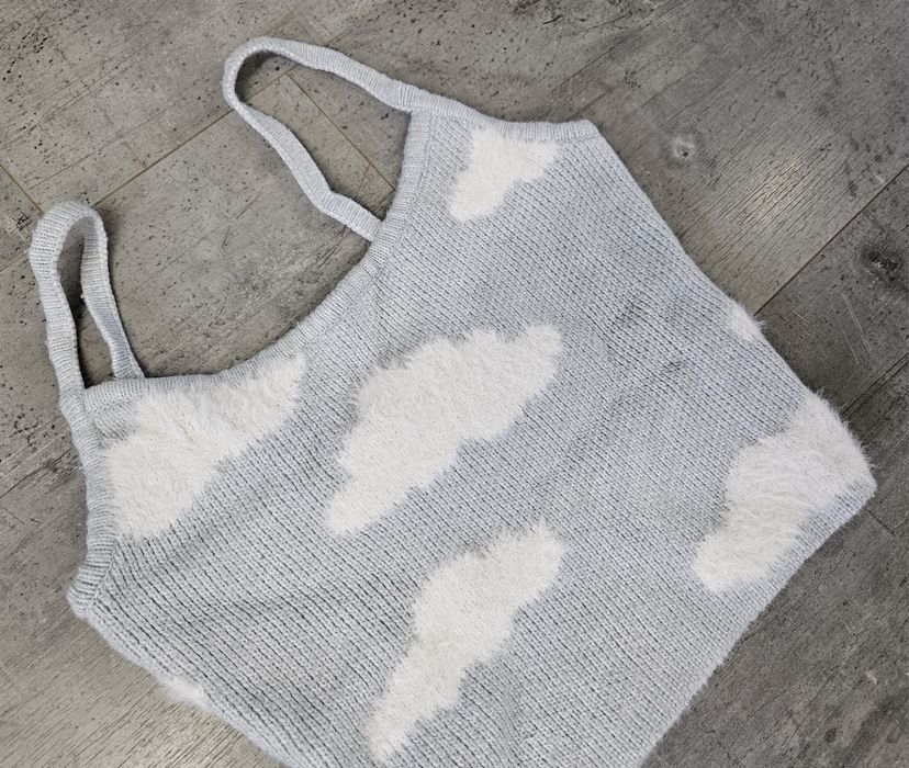 Błękitny crop top chmurki XS la hearts