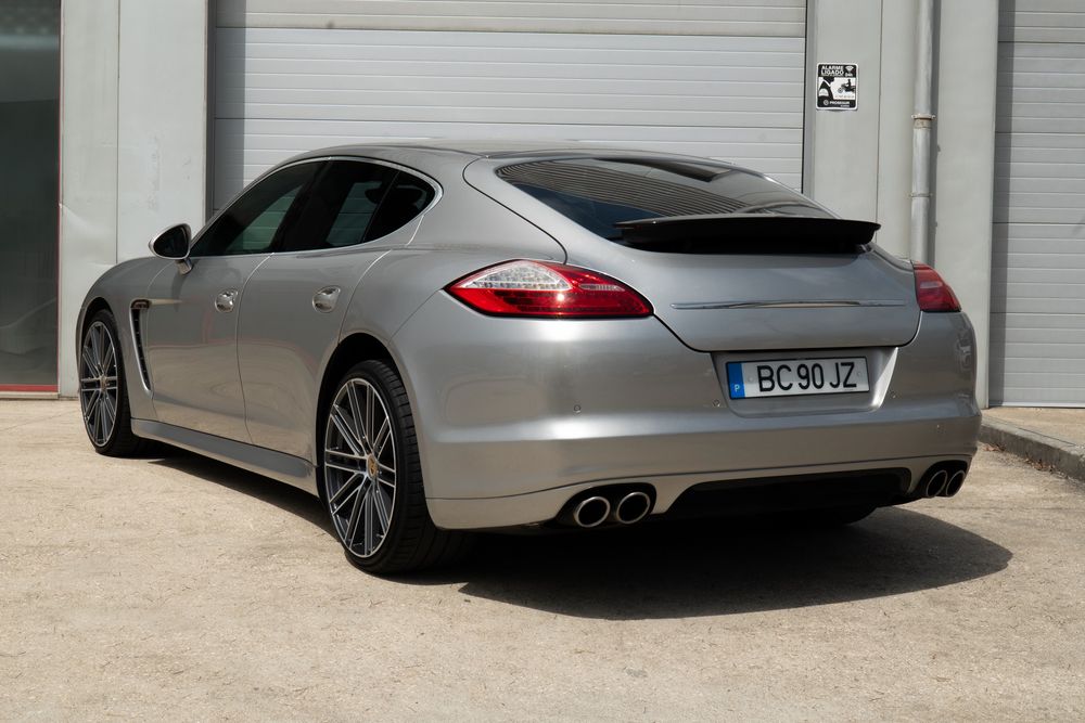 Porsche Panamera S  V8