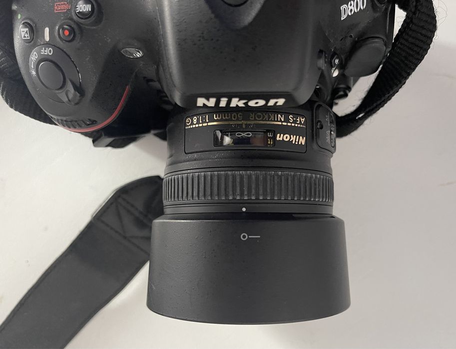 Nikon D800 + nikkor nikon 50m f1.8 G AF-S + Grip +Flash Nissin Di866 M