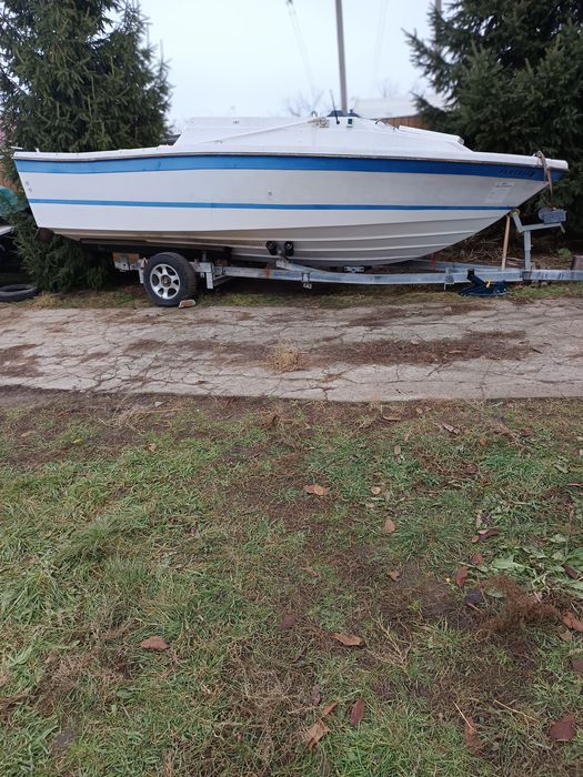 Катер Bayliner каютный