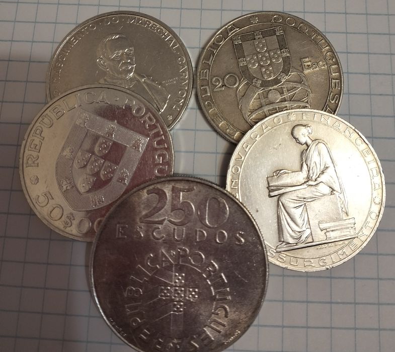 Moedas antigas de prata