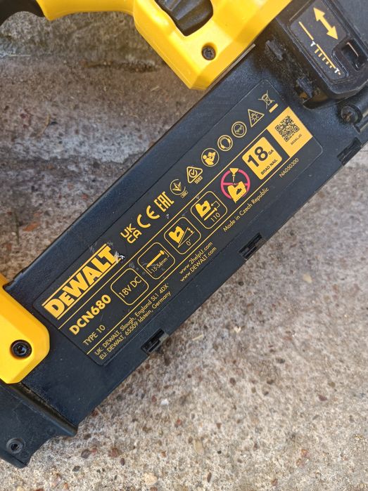 Sztyfciarka DeWalt dcn680 z baterią 5.0ah