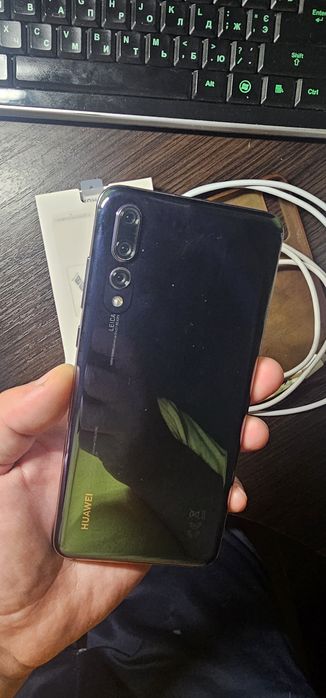 Телефон  Huawei P20 Pro