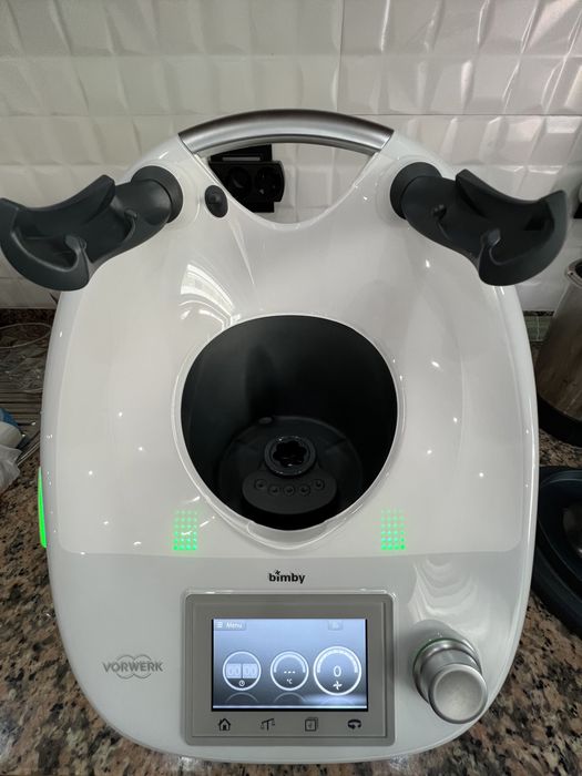 Bimby TM5 c/Cook-Key + 2 copos + 2 livros + avental Bimby