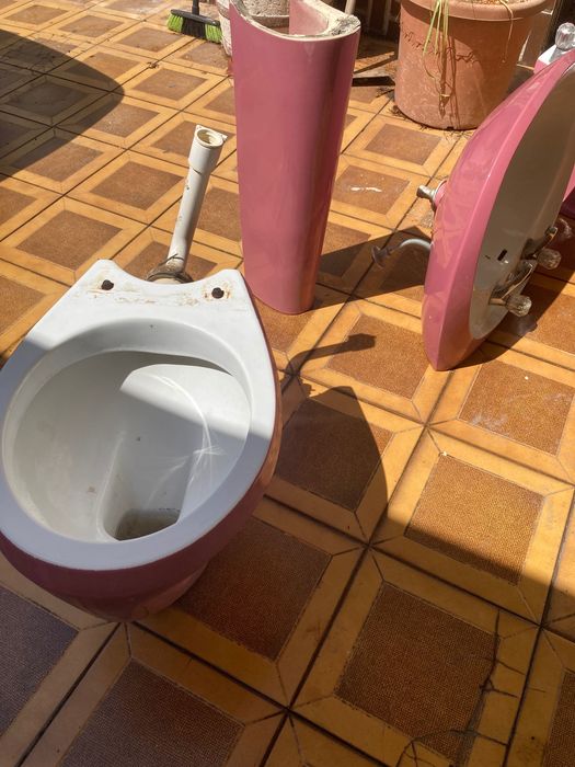 Sanitários vintage sacavém ( sanita, lavatório, bidé ) Rosa e branco