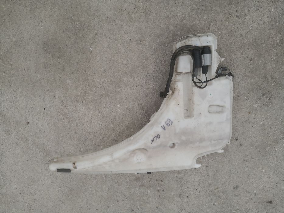 Zbiorniczek płynu spryskiwaczy BMW e91 z pompkami