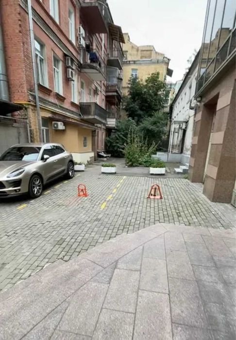 ЦЕНТР КИЄВА, Бессарабка, офіс 200кв.м з власною терасою