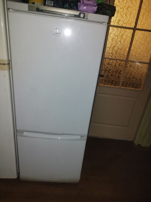 Холодильник indesit
