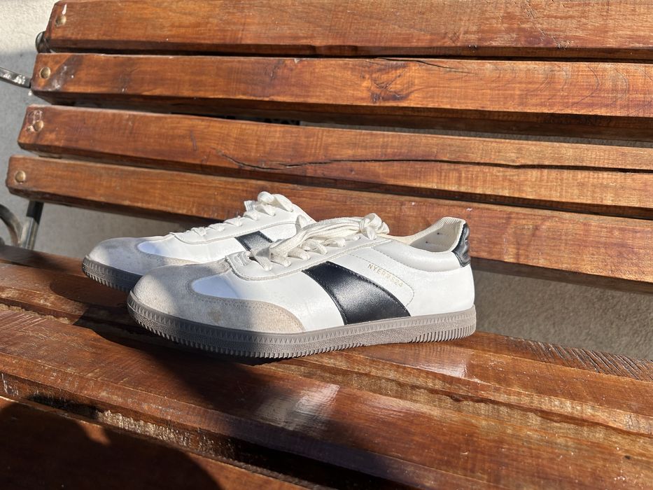 Кросівки  у майже новому стані