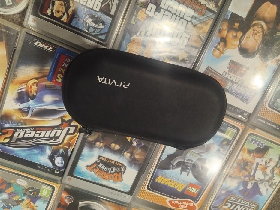 PSP E-1004 com capa e cartão de memória