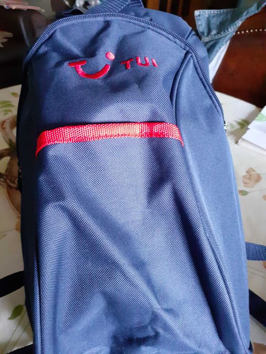 saco de viagem da marca Mike Davis e mochila Tui