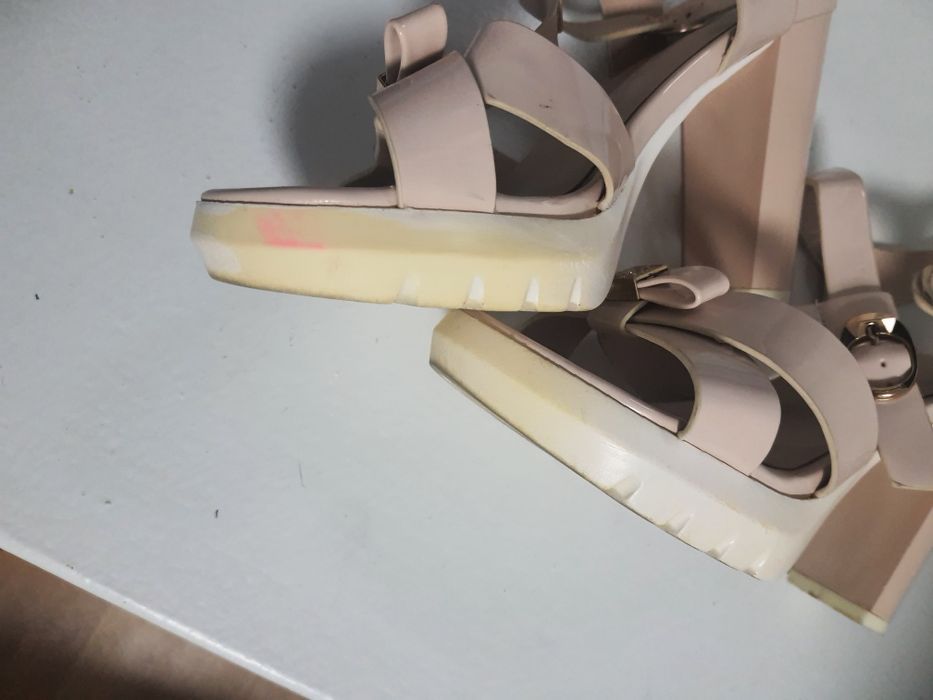 Босоніжки бежеві