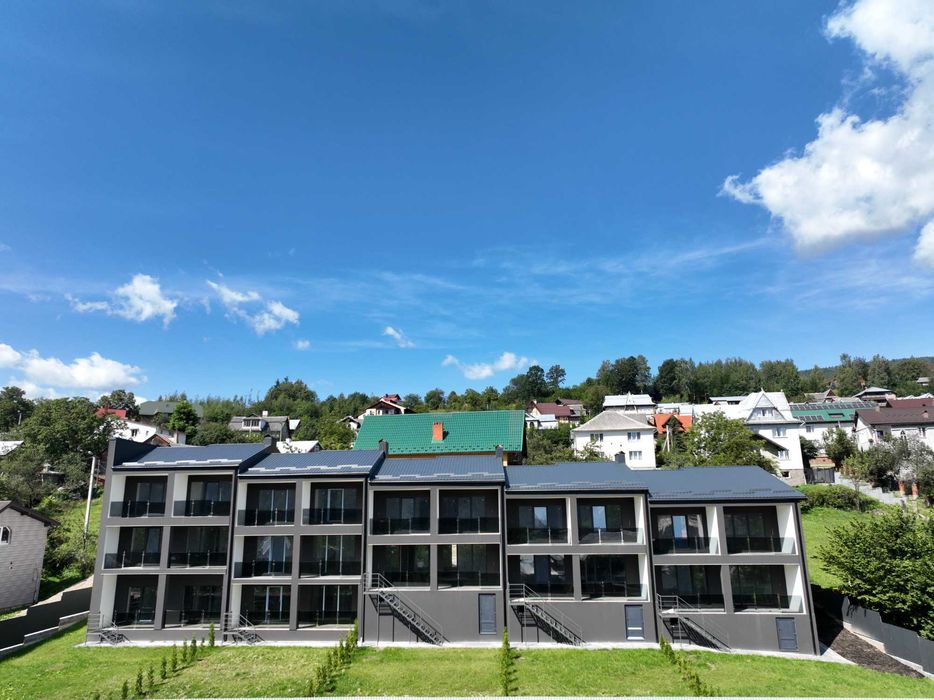 Продається 4 кім. квартира в м. Яремче (паркрмісце, власне подвір`я)