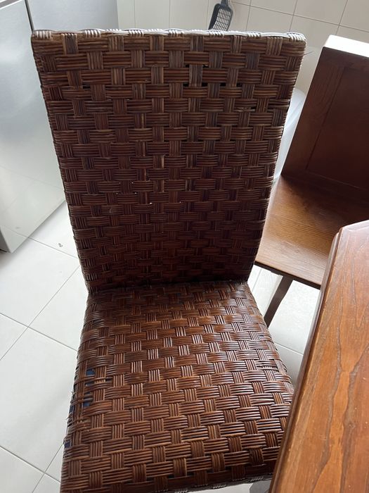 Mesa com banco de canto e duas cadeiras de cozinha/etc, como novo!