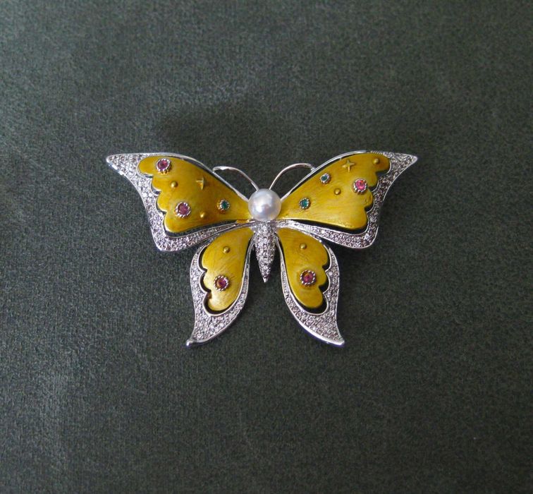 Alfinete / Broche / Pregadeira Borboleta Dourada NOVO