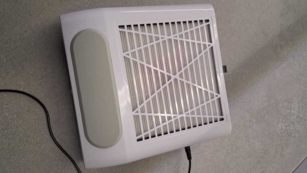 Pochłaniacz do pyłu manicure