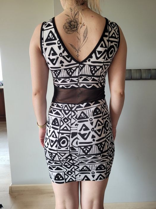 Sukienka czarno - biala 
Biust 37cm 
Długość 84cm