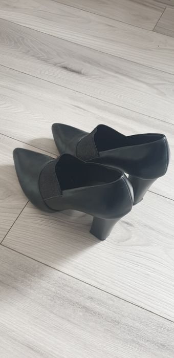 Damskie buty na obcasie