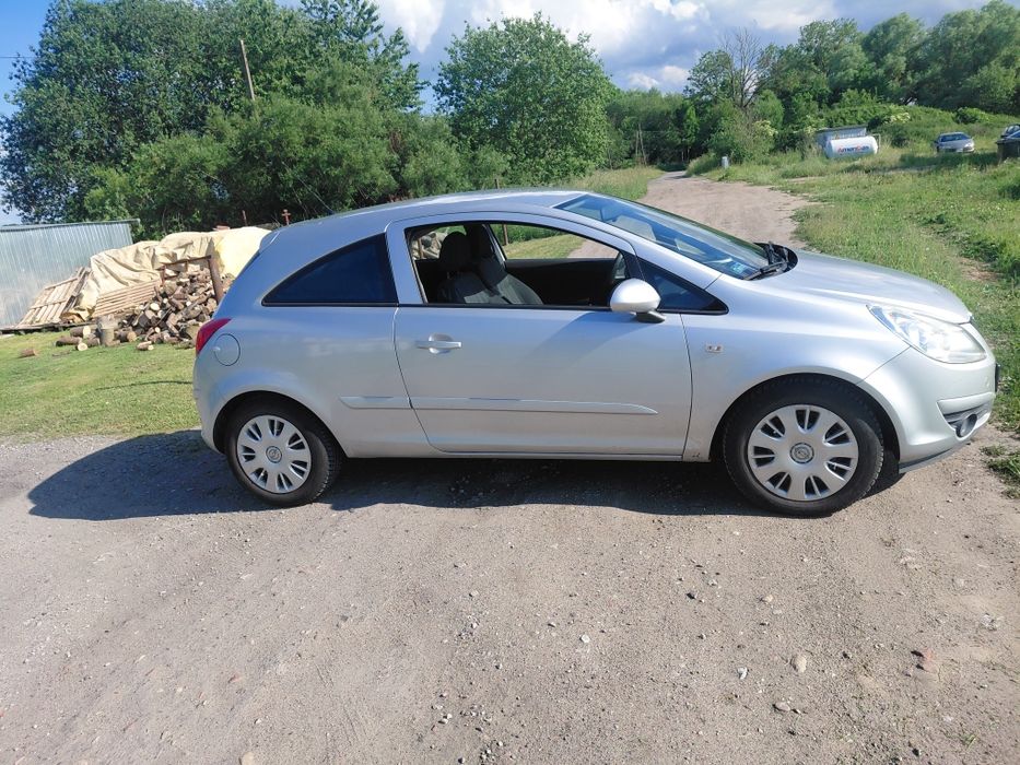 Opel corsa D  1.2 benzyna