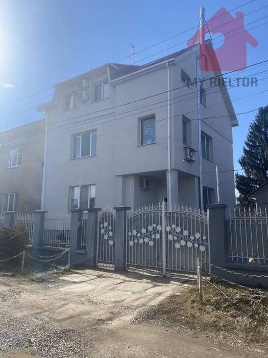 Продаж просторого будинку !