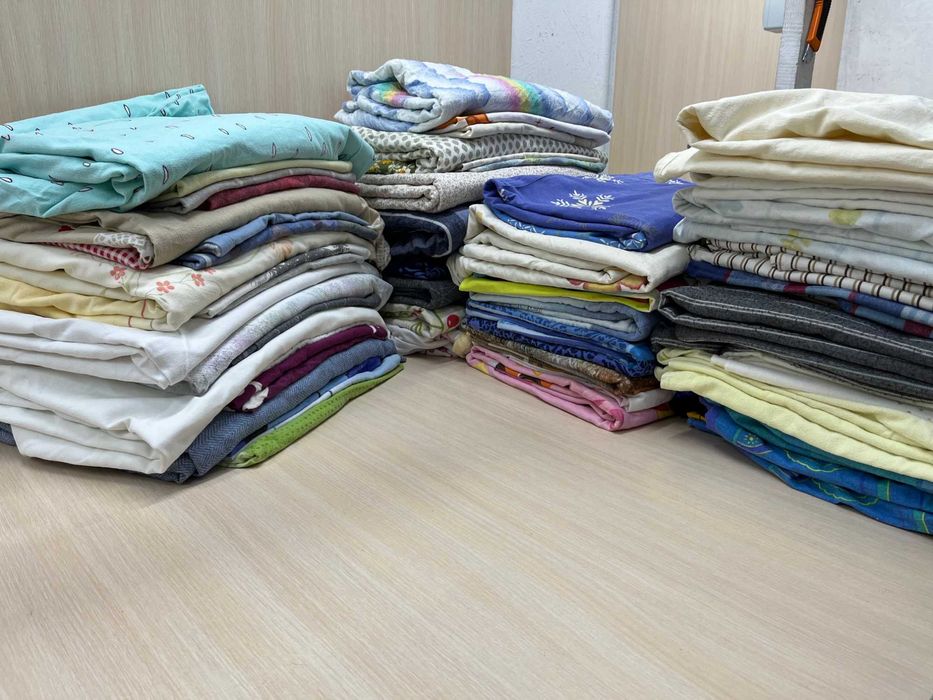 Покривала + Постіль + Тюль + Ковдрі .  Опт від 20 кг.Секонд-хенд оптом