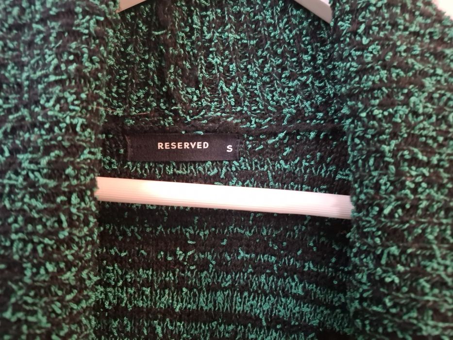 Długi oversize sweter Reserved czarno-zielony boucle rozm. S