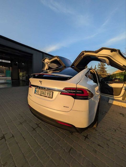 Продам власну Tesla model X 2017 року