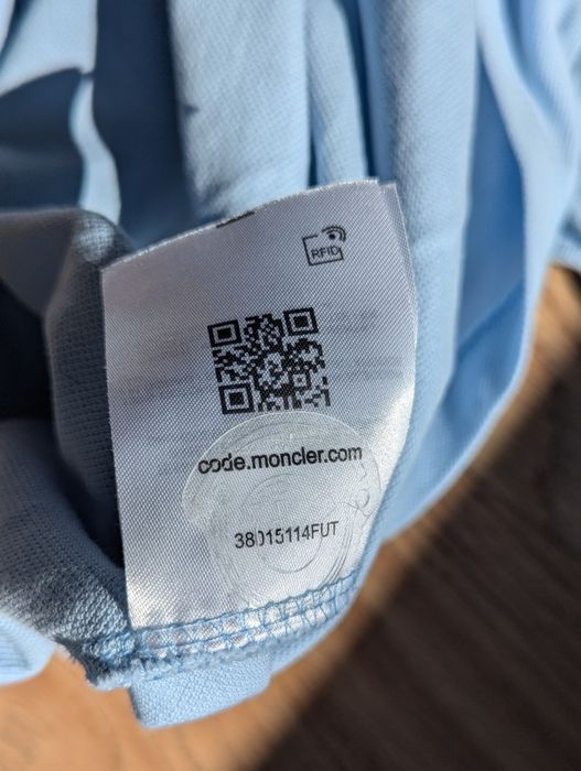 Продам поло Moncler