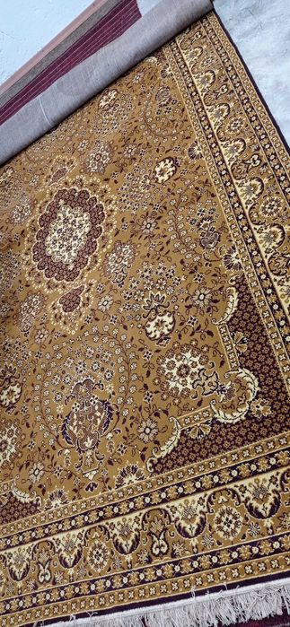 Килим 2 х 3 метри, ідеальний стан.