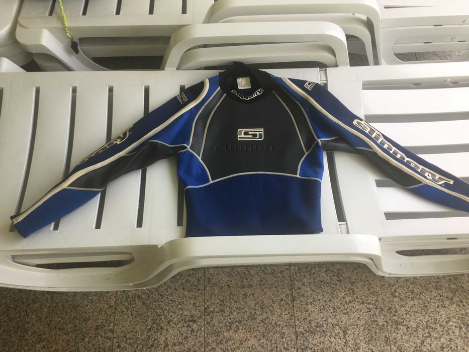 Fato Mota de Água ou Surf SLIPPERY + Camisola