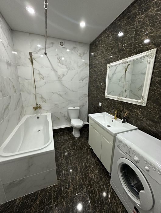 Продам велику 1кімнатну квартиру біля Центрального Парку