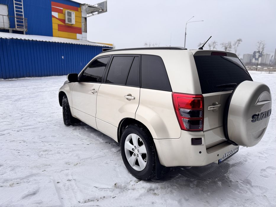 Продается SUZUKI GRAND VITARA 2008 год  рестайлинговая 2.4 бензин 4x4