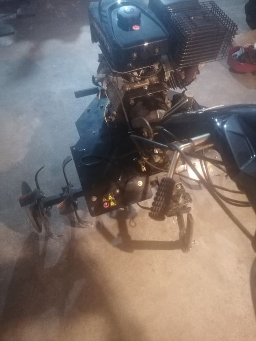 Moto Enxada com motor a gasolina